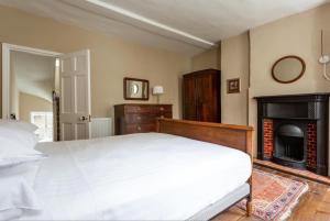 The Hearts Of Old 3 bedroom in the West End