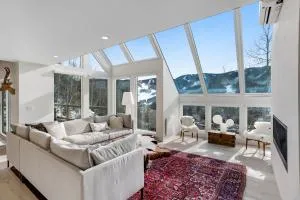 Snowfall Sanctuary, Unit 12 - Heeney