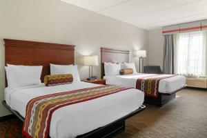 Queen Room with Two Queen Beds - Non-Smoking room in Best Western Executive Inn & Suites