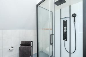 Gemütliches Heimkino mit Balkon & Beamer