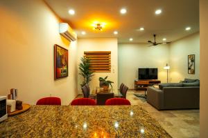 Condo Rosales Beautiful Downtown 2BR-1Ba with pool & rooftop