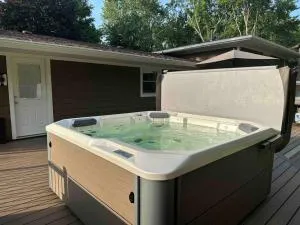 Hot tube/Large Yard 20min to beach! - Knox