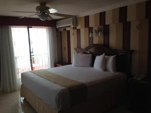 Hotel Plaza Colonial