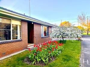 Retro Riverside Redan, Ballarat - Enfield