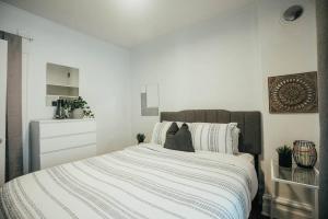 HRésidences Cozy Heritage St André Apt Mtl