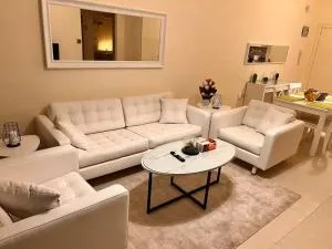 Modern Sunny 2 BR apartment, with pool and big yard - El Buneiyat Shamaliah