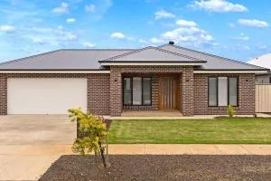 Popular Luxury Villa Kialla Shepparton - Murchison