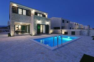 Villa Privdate (heated pool & free bikes)