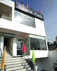 HOTEL GRAND PARK, ZIRAKPUR