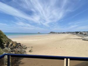 1000 - Studio sur la digue du Val André avec magnifique vue mer
