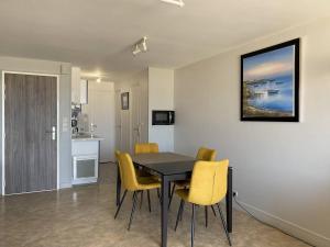 Appartements 1000 - Studio sur la digue du Val Andre avec magnifique vue mer : photos des chambres
