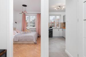 Stylish & Comfortable Apartment with Balcony in Central Gdańsk by Renters