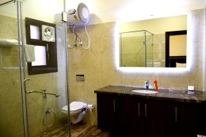 When In Gurgaon - ARTEMIS HOSPITAL 1 Min Walk, FORTIS & MEDANTA 4 Mins Drive