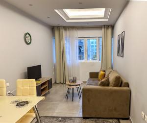 Contemporary & Spacious Renovated Apartment, DT Syntagma, Touristic Area