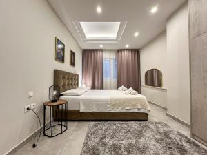 Contemporary & Spacious Renovated Apartment, DT Syntagma, /Touristic Area