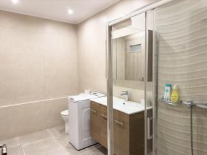 Contemporary & Spacious Renovated Apartment, DT Syntagma, Touristic Area