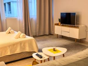 Glamorous & Spacious Renovated Apartment, Syntagma, DT Athens