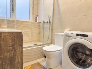 Glamorous & Spacious Renovated Apartment, Syntagma, DT Athens