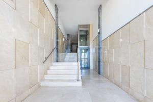 797 HOLIDAY RENTALS- Renovado piso en el paseo maritimo fuengirola