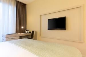 Guest room, 1 King, Bosphorus view room in AC Hotel Istanbul Macka