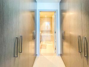 Cozy Apartment with City Views Next to Burj Khalifa 166FO1-2