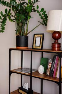 W zgiełku miasta, u nas zaznasz 90 m2 komfortowej przestrzeni mieszkania fabrykanta