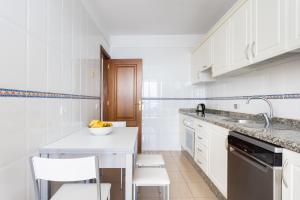 Home2Book Comfy Apartment With Ocean Views Radazul