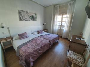 Deluxe Double or Twin Room with Balcony room in Hostal Riesco