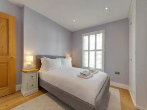 Pass the Keys Centrally located modern and spacious 3 Bed terrace