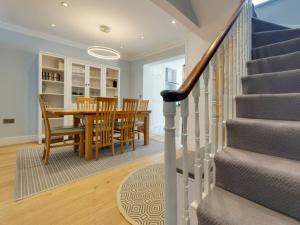 Pass the Keys Centrally located modern and spacious 3 Bed terrace