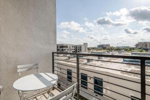 Bright Highlands 1br w pool wd gym ATX-199