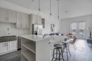 Bright Highlands 1br w pool wd gym ATX-199