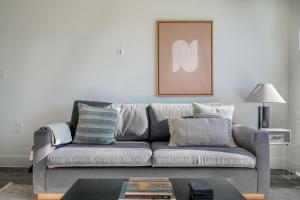 Highlands 2br w pool wd gym great location ATX-200