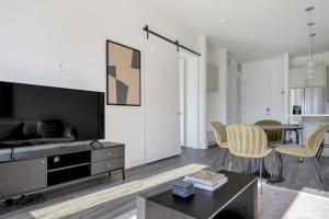 Highlands 2br w pool wd gym great location ATX-200