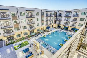 Highlands 2br w pool wd gym great location ATX-200