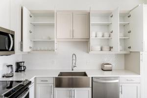 Highlands 2br w pool wd gym great location ATX-200