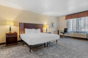 Seaport Inn & Suites