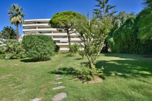 Close to downtown Cannes swimming pool and sea view