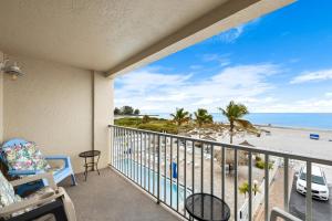 Direct Beach Front 3 Bedroom - Beach Place #208
