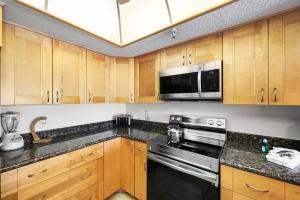 Direct Beach Front 3 Bedroom - Beach Place #208