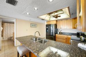 Direct Beach Front 3 Bedroom - Beach Place #208