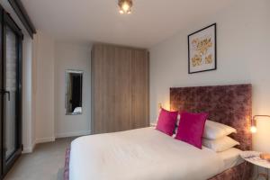 Deluxe North Central London Apartment