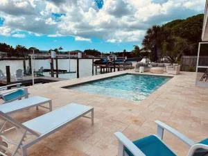 Awesome Waterfront Villa with new private pool - Walsingham