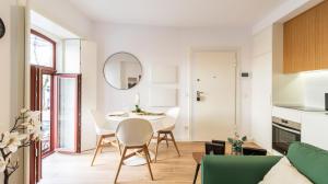 Old Town 1BR Duplex by LovelyStay