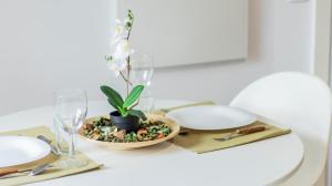 Old Town 1BR Duplex by LovelyStay