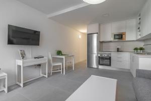 GO2TENERIFE ApartJara Pool view & Beach at 5 min