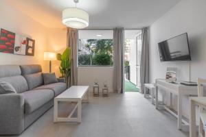 GO2TENERIFE ApartJara Pool view & Beach at 5 min