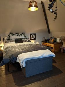 Yawl, Harcombe House