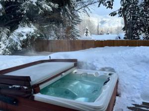 Cozy Ketchum Home - Dog-Friendly Yard, Hot Tub!