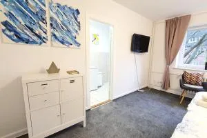 Zentral gelegene, ruhige 1 Zimmer Wohnung am Park - Self Check In - Kronshagen